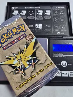 1999 Pokemon Fossil Unlimited Booster Pack Zapdos Artwork Factory Sealed 20.56g - Image 3