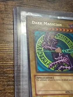 Yugioh Dark Magician SDY-006 Ultra Rare HOLO BLEED - Image 2