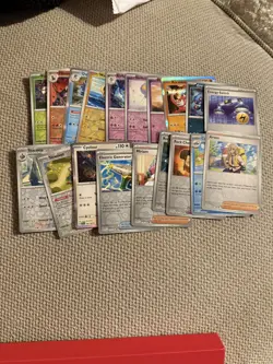 Pokemon TCG scarlet & Violet Base Holo / reverse holo bundle, 61 cards - Image 3