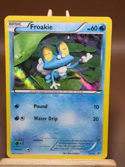 HP/DMG Holo Froakie 12/39 Common Kalos Starter Set Pokemon - Image 1