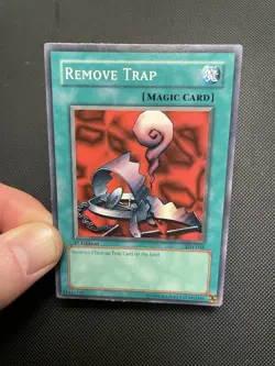 Remove Trap SDY-048 - Yugioh 1st Edition NA English Vintage Starter Deck Yugi - Image 1