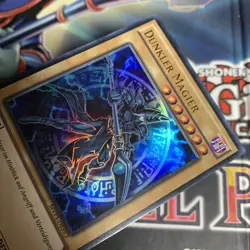 Yu-Gi-Oh! Dunkler Magier MVP1-DEV3 Ultra Rare Limit. Auflage Deutsch NM - Image 3