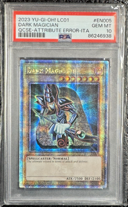 2023 YUGIOH! LC01 DARK MAGICIAN QCSE-ATTRIBUTE ERROR-IT A#EN005 💎 PSA 10 - Image 1
