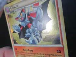 GLISCOR HOLO POKEMON CARD 4/90 HGSS UNDAUNTED VERY LIGHTLY PLAYED EX+ - Image 3