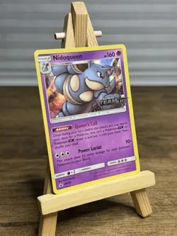 Nidoqueen - SM160 - Pre-Release Promo Sun & Moon Team Up Stamped NM Pokemon Card - Image 2