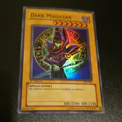 Yu-Gi-Oh! Dark Magician 1st Edition Holo Spellcaster SYE-001 ATK/2500 DEF/2100 - Image 1