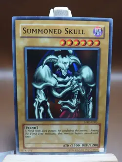 Yu-Gi-Oh HP Summoned Skull MRD-E003 Super Rare 1996 European Print Vintage - Image 1