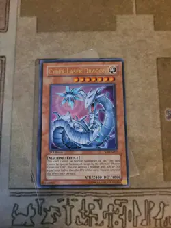 YUGIOH CYBER LASER DRAGON SOI-EN007 ULTRA 1ST ED LP - Image 2