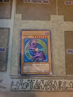 YUGIOH DARK MAGICIAN SDY-006 ULTRA UNLIMITED ED 1996 HP - Image 1
