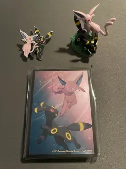 Pokemon TCG - Prismatic Evolutions Figure Collection Sleeves, Pin and Figurine - Image 1
