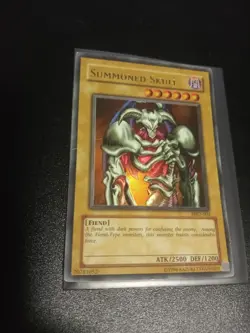 Summoned Skull MRD-003 Unlimited Holo Yu-Gi-Oh - Image 1