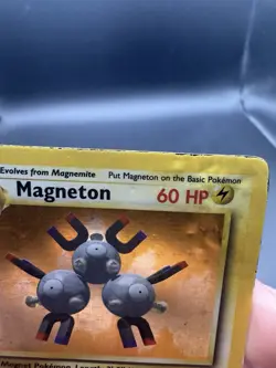 1999 Pokemon Base Set Magneton #9 Holo HP/DMG - Image 4
