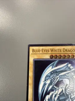 Yu-Gi-Oh TCG Blue-Eyes White Dragon OP28-EN001 Ultimate Rare Near Mint Condition - Image 2