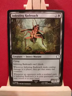 Infesting Radroach - Fallout (Universes Beyond) - Uncommon - NM - MTG - Image 1