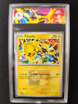 Carta Pokemon PSA PROMO PIKACHU STAMPED WINNER SVP 225 ITA RARo SCARLATTO BGS Ex - Image 1