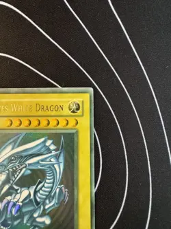 YuGiOh Blue Eyes White Dragon SDK-001 Max Faded Misprint Ultra Rare - Image 4