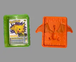 Vintage Retro Pokemon Figural Embossed Charizard Playing Trading Card Case - Image 3