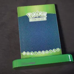 Pokemon TCG Ultra Pro Magnetic card protector case and display base (green) - Image 3