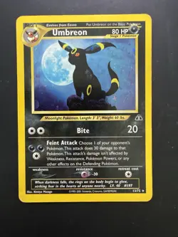 2001 POKEMON NEO DISCOVERY #13 UMBREON-HOLO - Crease - Image 1