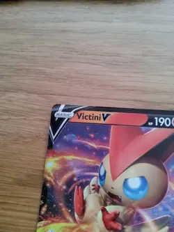 Pokemon - Victini V - 025/202 - Sword & Shield Base Set - Holo - Ultra Ra NM - Image 2