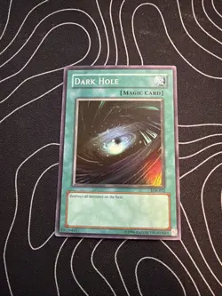 Yugioh - Dark Hole - LOB-052 Super Rare Legend of Blue-Eyes White Dragon LP - Image 2