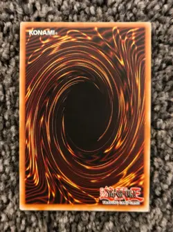 YuGiOh Blue-Eyes White Dragon LIMITED EDITION NM Near Mint Ultra Rare CT13-EN008 - Image 2