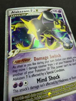 2009 POKEMON ALAKAZAM LV. X #103 RISING RIVALS PLATINUM ULTRA RARE HOLO MP - Image 2
