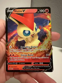 Pokemon TCG Victini V SWSH Black Star Promos SWSH104 Promo LP 0420#100 - Image 1