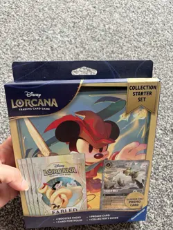 Disney Lorcana Collection Starter Set Fabled (includes 4 booster packs) sealed - Image 3