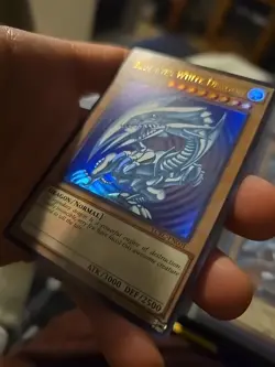 Blue-Eyes White Dragon (Version 2) LCKC-EN001 Ultra Rare Yugioh NEAR MINT - Image 4