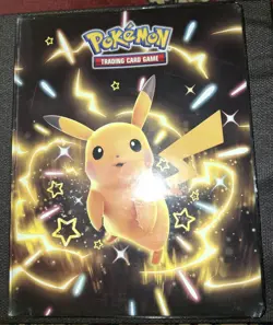 ALBUM RACCOGLITORE POKEMON + 126 CARDS - CARTE HOLO REVERSE COMUNI TRADING - Image 1
