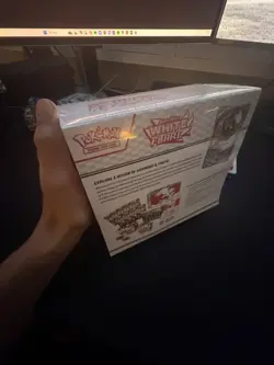 Pokemon Scarlet & Violet White Flare Elite Trainer Box English Reshiram - Image 3