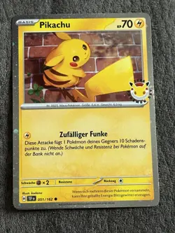 Swirl 🌀 Pikachu Promo Karte 30th Anniversary NM DE TEF 051/162 30th Pokemon - Image 4