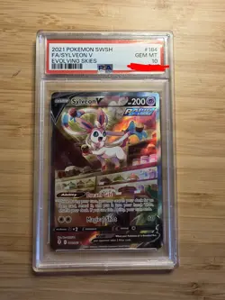 SYLVEON V GRADED PSA 10 / POKEMON SWORD & SHIELD EVOLVING SKIES #184 FULL ART - Image 1