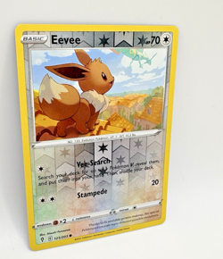 Eevee # 125/203 Pokemon Trading Card - Evolving Skies Reverse Holo (2021) - Image 3