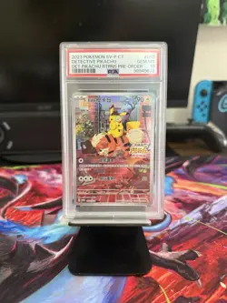 2023 POKEMON TRADITIONAL CHINESE SV-P PROMO #050 DETECTIVE PIKACHU PSA 10 - Image 1