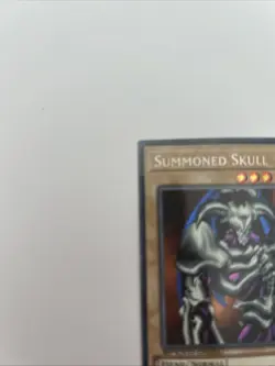 🔥 YUGIOH Summoned Skull - SBC1-ENI01 SECRET RARE HOLOFOIL 1st ED Near Mint 🔥 - Image 3