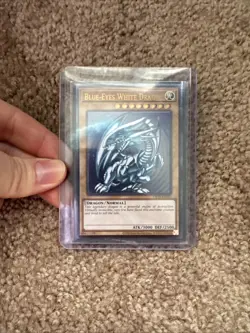 Yu-Gi-Oh OTS Tournament Pack 28 OP28-EN001 Blue-Eyes White Dragon Ultimate Rare - Image 1