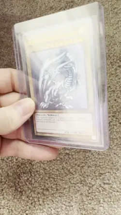 Yu-Gi-Oh OTS Tournament Pack 28 OP28-EN001 Blue-Eyes White Dragon Ultimate Rare - Image 2