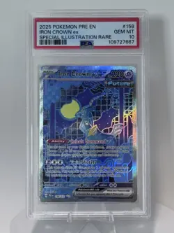 2025 POKEMON PRE EN IRON CROWN Ex SPECIAL ILLUSTRATION RARE PSA 10 - Image 1
