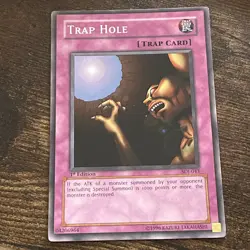 Yu-Gi-Oh! Trap Hole SDJ-043 1st Edition Starter Deck Joey E540* - Image 1
