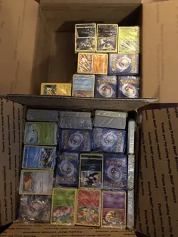 1000 Pokemon Official Cards Bulk Lot - Common, Uncommons + 10 HOLOS + GIFT - Image 3