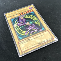 Dark Magician SDY-006 (MP) Starter Deck: Yugi Unlimited Ultra Rare - Image 3
