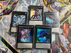 YuGiOh Karten Sammlung XYZ Playset 10 Karten Rares und Holos moglich Set Deck - Image 1