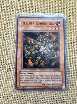 YUGIOH! THE EARTH-HEX-SEALED FUSION-COMMON FET-EN029 HP - Image 2