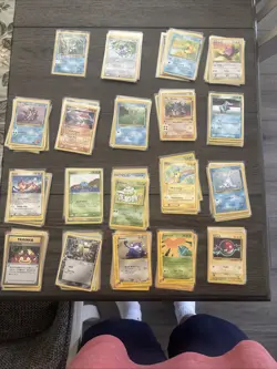 PRIVATE lot Of 200 Pokemon Base Cards - Image 1