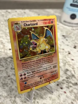 Pokemon TCG Charizard Base Set Holo 4/102 Vintage WOTC - Image 2