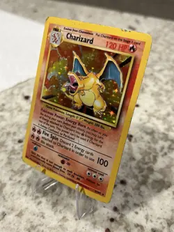 Pokemon TCG Charizard Base Set Holo 4/102 Vintage WOTC - Image 3