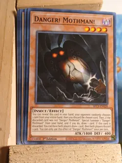 Danger! Mothman! SR13-EN020 Structure Deck: Dark World 1st Edition - Image 1