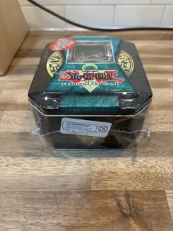 Konami YGO Upperdeck Collector 2004 Collectors Tin - Insect Queen ( SW (New) - Image 3